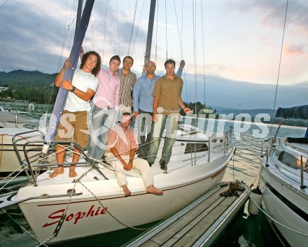 ?SV Techniker Team. Einladung Hypo Leasing. Rainer Sch?nfelder, Reinfried Herbst, Hypo Leasing Vorstand Albert Modritsch, Toni Giger, Manfred Pranger und Technik Trainer Ehn. Reifnitz, am 4.7.2006.
---
pressefotos, pressefotografie, kuess, qs, qspictures, sport, bild, bilder, bilddatenbank