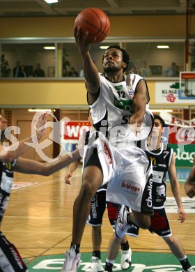 Basketball Bundesliga. W?rthersee Piraten gegen Feldkirch. Tobe Carberry. Klagenfurt, am 27.4.2006.
---
pressefotos, pressefotografie, kuess, qs, qspictures, sport, bild, bilder, bilddatenbank