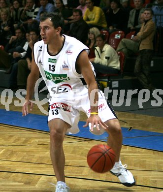 Basketball Bundesliga. Woerthersee Piraten gegen Oberwart Gunners. Andrew Pleick.  Klagenfurt, am 23.10.2005.
Foto: Kuess 
---
pressefotos, pressefotografie, kuess, qs, qspictures, sport, bild, bilder, bilddatenbank