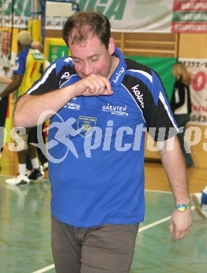 Volleyball Bundesliga. SK Aich/Dob gegen Hypo VBK Klagenfurt. SK Aich/Dob Trainer und Manager Martin Micheu. Bleiburg, am 12.11.2005.
---
pressefotos, pressefotografie, kuess, qs, qspictures, sport, bild, bilder, bilddatenbank