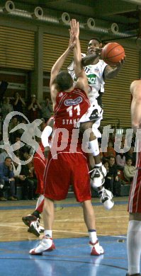 Basketball Bundesliga. W?rthersee Piraten gegen Wels. Damien McSwine. Klagenfurt, am 9.3.2006.
---
pressefotos, pressefotografie, kuess, qs, qspictures, sport, bild, bilder, bilddatenbank