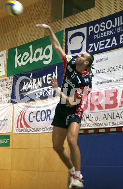 Volleyball Bundesliga. SK Aich/Dob gegen Hypo VBK Klagenfurt.Peter Polony. Bleiburg, am 12.11.2005.
---
pressefotos, pressefotografie, kuess, qs, qspictures, sport, bild, bilder, bilddatenbank