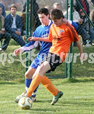 Fu?ball ULO K?ttmannsdorf gegen Wietersdorf. Latschein Patrick (W). Christoph Pibal (K). K?ttmannsdorf, am 5.11.2006.
Foto: Kuess
---
pressefotos, pressefotografie, kuess, qs, qspictures, sport, bild, bilder, bilddatenbank