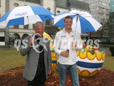 Leichtathletik, Zehnkampf. Roland Schwarzl und Landessportdirektor Reinhard Tellian. Klagenfurt, am 25.3.2005.
---
pressefotos, pressefotografie, kuess, qs, qspictures, sport, bild, bilder, bilddatenbank