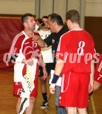 Bundesliga, Handball, SVVW gegen HSG Graz. Time Out, Trainer Mariusz Kaczmarek (SVVW). Klagenfurt, 14.10.2006
Foto: Kuess
---
pressefotos, pressefotografie, kuess, qs, qspictures, sport, bild, bilder, bilddatenbank