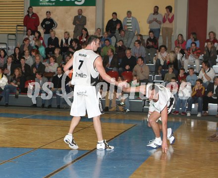 Basketball Bundesliga. W?rthersee Piraten gegen Wels. Andreas Helmigk und Bryan Lucas. Klagenfurt, am 9.3.2006.
---
pressefotos, pressefotografie, kuess, qs, qspictures, sport, bild, bilder, bilddatenbank