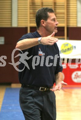 Basketball Bundesliga. W?rthersee Piraten gegen G?ssing Knights. Trainer Bill Magarity (Piraten). Klagenfurt, am 1.11.2006.
Foto: qspictures/Nadja Kuess
---
pressefotos, pressefotografie, kuess, qs, qspictures, sport, bild, bilder, bilddatenbank