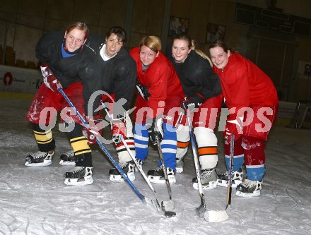 Eishockey, Damen. Dragons. Sonja Ban, C?cilia Reichel, Carmen Kropiunig, Nicole Weiss, Verdel Michaela. Klagenfurt, am 29.11.2005.
Foto: Kuess 
---
pressefotos, pressefotografie, kuess, qs, qspictures, sport, bild, bilder, bilddatenbank