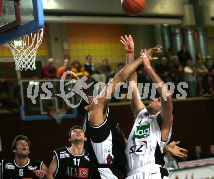 Basketball Bundesliga. W?rthersee Piraten gegen ABC Lions Dornbirn,Bryan Lucas (Piraten) Wendell Gibson(Dornbirn).Klagenfurt, 12.2.2006
---
pressefotos, pressefotografie, kuess, qs, qspictures, sport, bild, bilder, bilddatenbank
