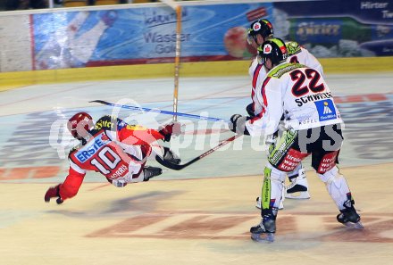 Eishockey Bundesliga. KAC gegen Innsbruck.Foul von Lukas Schwitzer (Innsbruck) an Warren Norris (KAC). Klagenfurt, am 5.10.2006.
---
pressefotos, pressefotografie, kuess, qs, qspictures, sport, bild, bilder, bilddatenbank