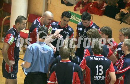 Volleyball Bundesliga. SK Aich/Dob gegen Hypo VBK Klagenfurt. Time Out. Spielerbesprechung bei Hypo VBK Klagenfurt. Bleiburg, am 12.11.2005.
---
pressefotos, pressefotografie, kuess, qs, qspictures, sport, bild, bilder, bilddatenbank