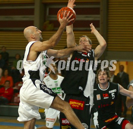 Basketball Bundesliga. W?rthersee Piraten gegen Klosterneuburg. Nenad Videka. Klagenfurt, am 3.12.2005.
---
pressefotos, pressefotografie, kuess, qs, qspictures, sport, bild, bilder, bilddatenbank