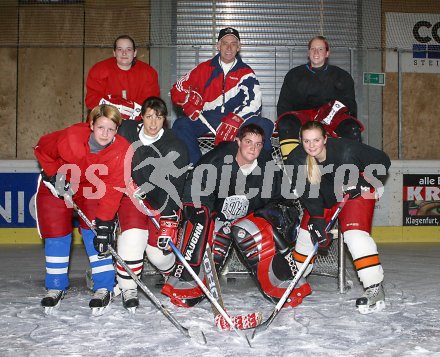 Eishockey, Damen. Dragons. Verdel Michaela,Trainer Czechner Sonja Ban, Carmen Kropiunig,  C?cilia Reichel, Christine Geiger, und Nicole Weiss. Klagenfurt, am 29.11.2005.
---
pressefotos, pressefotografie, kuess, qs, qspictures, sport, bild, bilder, bilddatenbank