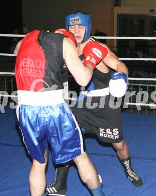 Boxen Vergleichskampf K?rnten gegen Slowenien. Ando Sarkisian (blau),(Klagenfurter Boxverein E&S) gegen Tomislav Sopina (Kroatien). Klagenfurt, am 15.12.2006.
Foto: Kuess
---
pressefotos, pressefotografie, kuess, qs, qspictures, sport, bild, bilder, bilddatenbank