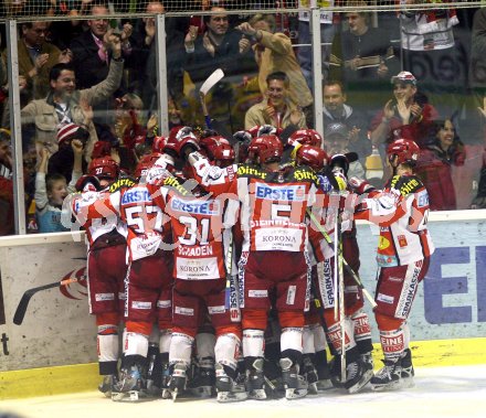 Eishockey Bundesliga. KAC gegen Vienna Capitals. Jubel KAC . Klagenfurt, am 27.10.2006.
Foto: Kuess
---
pressefotos, pressefotografie, kuess, qs, qspictures, sport, bild, bilder, bilddatenbank