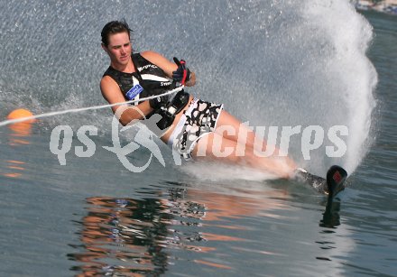 Wasserski. Luisa Zettinig. Slalom. P?rtschach, am 7.9.2005
---
pressefotos, pressefotografie, kuess, qs, qspictures, sport, bild, bilder, bilddatenbank