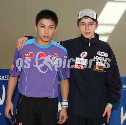 Tischtennis. Chen Qi, Dominique Plattner. Klagenfurt, am 21.4.2006.
---
pressefotos, pressefotografie, kuess, qs, qspictures, sport, bild, bilder, bilddatenbank
