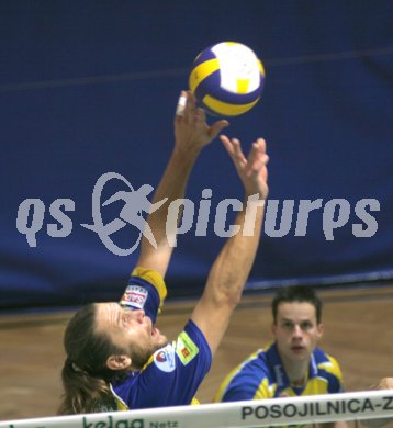 Volleyball Bundesliga. SK Aich/Dob gegen Hypo VBK Klagenfurt. Pavel Reznicek und Miha Kosl. Bleiburg, am 12.11.2005.
Foto: Kuess  
---
pressefotos, pressefotografie, kuess, qs, qspictures, sport, bild, bilder, bilddatenbank