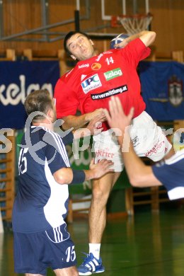 Handball Bundesliga.  HCK59 gegen SVVW.  Davor Planinc (HCK), Uros Privsek (SVVW). Klagenfurt, am 11.11.2006
Foto: Kuess
---
pressefotos, pressefotografie, kuess, qs, qspictures, sport, bild, bilder, bilddatenbank