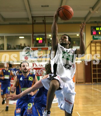 Basketball Bundesliga. W?rtherse Piraten gegen St. P?lten. Tobe Carberry. Klagenfurt, am 26.2.2006.
---
pressefotos, pressefotografie, kuess, qs, qspictures, sport, bild, bilder, bilddatenbank