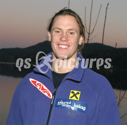 Schmid Gerhard/Kanu
P?rtschach, am 24.11.2004. 
---
pressefotos, pressefotografie, kuess, qs, qspictures, sport, bild, bilder, bilddatenbank