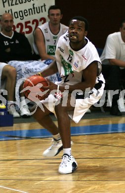 Basketball Bundesliga. Woerthersee Piraten gegen Oberwart Gunners. Tobe Carberry.  Klagenfurt, am 23.10.2005.
---
pressefotos, pressefotografie, kuess, qs, qspictures, sport, bild, bilder, bilddatenbank