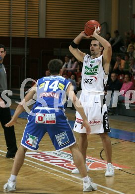 Basketball Bundesliga. Woerthersee Piraten gegen Oberwart Gunners. Joachim Buggelsheim. Klagenfurt, am 23.10.2005.
Foto: Kuess 
---
pressefotos, pressefotografie, kuess, qs, qspictures, sport, bild, bilder, bilddatenbank