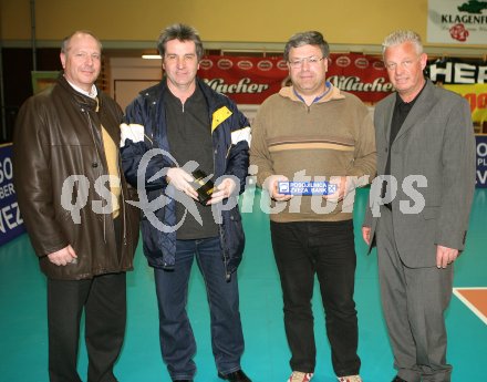 Volleyball Bundesliga. Aich/Dob gegen Tirol. Kelag Vorstandsdirektor Jung, Landessportdirektor Reinhard Tellian. Klagenfurt, am 20.3.2006.
---
pressefotos, pressefotografie, kuess, qs, qspictures, sport, bild, bilder, bilddatenbank