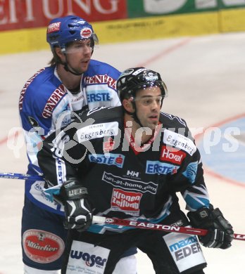 Eishockey Bundesliga. VSV gegen Linz. Thomas Pfeffer (VSV), Martin Hohenberger (Linz). Villach, am 15.10.2006.
---
pressefotos, pressefotografie, kuess, qs, qspictures, sport, bild, bilder, bilddatenbank