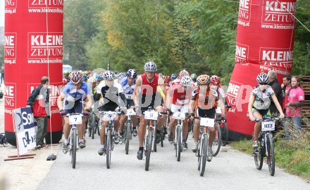 Bergduathlon. Kosiak L?we. Start. Norbert Domnik, Werner Uran, Silvio Wiltschnig, Siegi Hochenwarter, Stefanie Wiedner. Feistritz, am 14.10.2006.
---
pressefotos, pressefotografie, kuess, qs, qspictures, sport, bild, bilder, bilddatenbank