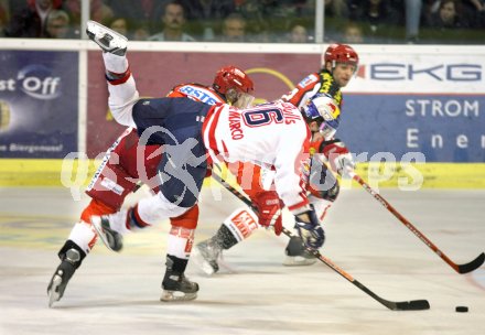 Eishockey Bundesliga. KAC gegen Salzburg. Herbert Ratz (KAC) nimmt Marco Pewal auf die Schulter. Klagenfurt, am 22.10.2006.
Foto: Kuess
---
pressefotos, pressefotografie, kuess, qs, qspictures, sport, bild, bilder, bilddatenbank