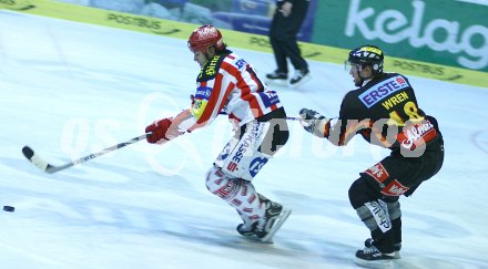 Eishockey Bundesliga. KAC gegen Vienna Capitals. Bob Wren (Vienna Capitals)gegen Toni Iob (KAC). Klagenfurt, am 18.12.2005
---
pressefotos, pressefotografie, kuess, qs, qspictures, sport, bild, bilder, bilddatenbank