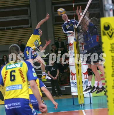 Volleyball Bundesliga. Aich/Dob gegen Tirol. Miha Kosl (Aich/Dob). Klagenfurt, am 20.3.2006.
---
pressefotos, pressefotografie, kuess, qs, qspictures, sport, bild, bilder, bilddatenbank