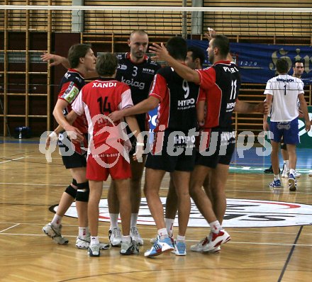 Volleyball Bundesliga. Hypo VBK. Jubel ?ber den Sieg von Hypo VBK . Klagenfurt, am 1.10.2005.
---
pressefotos, pressefotografie, kuess, qs, qspictures, sport, bild, bilder, bilddatenbank