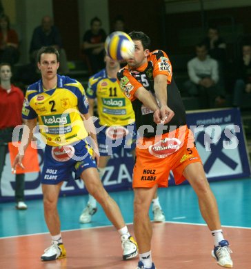 Volleyball Bundesliga. Aich/Dob gegen Tirol. Miha Kosl, Matjaz Hafner (Aich/Dob). Klagenfurt, am 20.3.2006.
---
pressefotos, pressefotografie, kuess, qs, qspictures, sport, bild, bilder, bilddatenbank