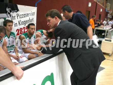 Basketball Bundesliga. W?rthersee Piraten gg. Swans Gmunden. Time Out. Trainer Bill Magarity (Piraten). Klagenfurt, am 20.10.2006.
---
pressefotos, pressefotografie, kuess, qs, qspictures, sport, bild, bilder, bilddatenbank