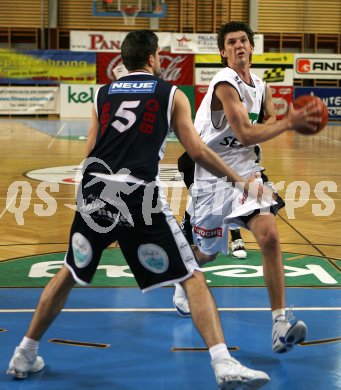 Basketball Bundesliga W?rthersee Piraten gegen Feldkirch. Selmir Husanovic. Klagenfurt, am 27.4.2006.
---
pressefotos, pressefotografie, kuess, qs, qspictures, sport, bild, bilder, bilddatenbank