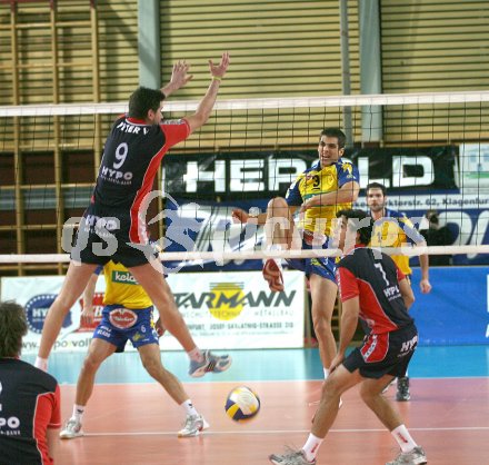 Volleyball Bundesliga. HYPO VBK gegen SK Aich/Dob. Peter Vanik, Fernando Morales (HYPO VBK) Christoph Bl?mel, David Slatinsek (Aich/Dob). Klagenfurt, am 27.2.2006.
---
pressefotos, pressefotografie, kuess, qs, qspictures, sport, bild, bilder, bilddatenbank