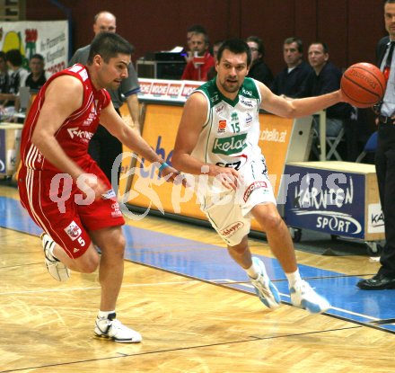 Basketball Bundesliga. W?rthersee Piraten gegen Wels. Samo Grum (Piraten), Miroslav Juric (Wels). KLagenfurt, am 12.11.2006.
Foto: Kuess
---
pressefotos, pressefotografie, kuess, qs, qspictures, sport, bild, bilder, bilddatenbank