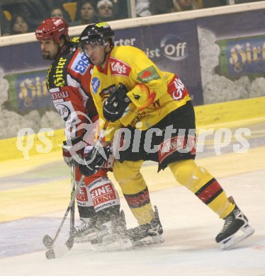 Eishockey Bundesliga. KAC gegen Vienna Capitals. Philippe Lakos (Caps), Tony Iob (KAC). Klagenfurt, am 27.10.2006.
Foto: Kuess
---
pressefotos, pressefotografie, kuess, qs, qspictures, sport, bild, bilder, bilddatenbank