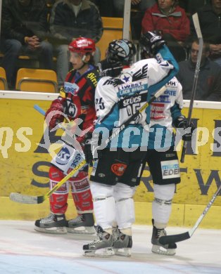 Eishockey Bundesliga. KAC gegen Linz. Die Linzer jubeln, Entt?uschung bei den KAClern. Klagenfurt, am 4.10.2005.
---
pressefotos, pressefotografie, kuess, qs, qspictures, sport, bild, bilder, bilddatenbank