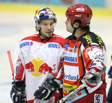 Eishockey Bundesliga. KAC gegen Salzburg. Thomas Koch (Salzburg), Toni Iob (KAC). Klagenfurt, am 3.12.2006.
Foto: Kuess
---
pressefotos, pressefotografie, kuess, qs, qspictures, sport, bild, bilder, bilddatenbank