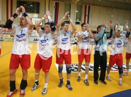 Jubel der ?sterreicher nach dem Sieg gegen Israels Handballteam. Handball L?nderspiel ?sterreich gegen Israel. Feldkirchen, am 6.1.2005.
---
pressefotos, pressefotografie, kuess, qs, qspictures, sport, bild, bilder, bilddatenbank