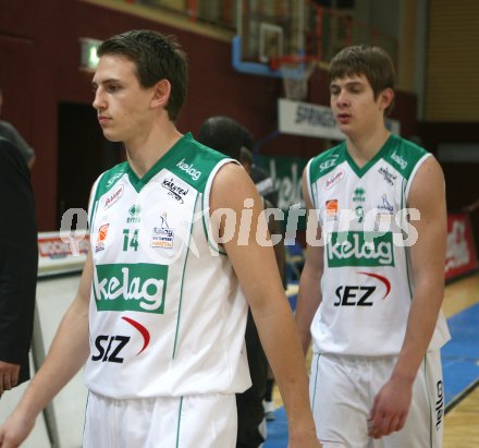 Basketball Bundesliga. W?rthersee Piraten gegen G?ssing Knights. Maximilian Kunovjanek, Rasid Mahalbasic (Piraten). Klagenfurt, am 1.11.2006.
Foto: Kuess
---
pressefotos, pressefotografie, kuess, qs, qspictures, sport, bild, bilder, bilddatenbank
