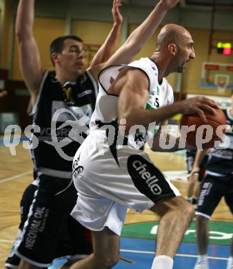 Basketball Bundesliga W?rthersee Piraten gegen Feldkirch. Nenad Videka. Klagenfurt, am 27.4.2006.
---
pressefotos, pressefotografie, kuess, qs, qspictures, sport, bild, bilder, bilddatenbank