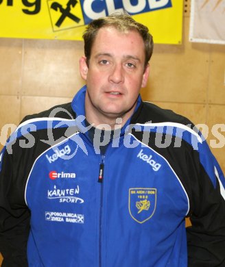 ?sterreichische Volleyball Bundesliga. SK Aich/Dob. Manager Martin Micheu. Bleiburg, am 13.9.2006.
---
pressefotos, pressefotografie, kuess, qs, qspictures, sport, bild, bilder, bilddatenbank