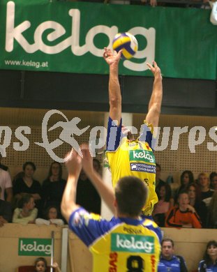 Volleyball Bundesliga. SK Aich/Dob gegen Hypo VBK. Pavel Reznicek, Tomaz Pisnik (Aich/Dob).  Bleiburg am 7.10.2006
---
pressefotos, pressefotografie, kuess, qs, qspictures, sport, bild, bilder, bilddatenbank
