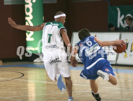 Basketball Bundesliga. W?rthersee Piraten gg. Swans Gmunden. Anthony Shavies (Piraten), Johannes Kienesberger (Gmunden). Klagenfurt, am 20.10.2006.
Foto: qspictures/Nadja Kuess
---
pressefotos, pressefotografie, kuess, qs, qspictures, sport, bild, bilder, bilddatenbank
