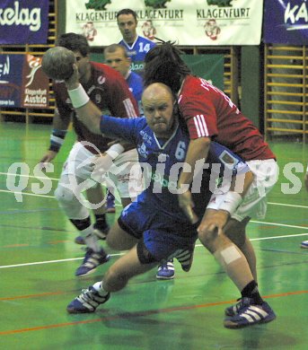 Handball Bundesliga Derby HCK 59 gegen SC Ferlach. Ales Franc gegen klaus Haslinglehner. Klagenfurt, am 10.12.2005.
Foto: Kuess 
---
pressefotos, pressefotografie, kuess, qs, qspictures, sport, bild, bilder, bilddatenbank