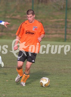 Fu?ball Unterliga Ost. K?ttmannsdorf gegen Wietersdorf. Mario Kral (Wietersdorf). K?ttmannsdorf, am 5.11.2006.
Foto: Kuess
---
pressefotos, pressefotografie, kuess, qs, qspictures, sport, bild, bilder, bilddatenbank
